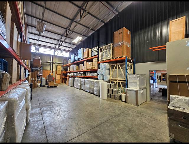 1,020M² FACTORY TO LET IN COSMO BUSINESS PARK